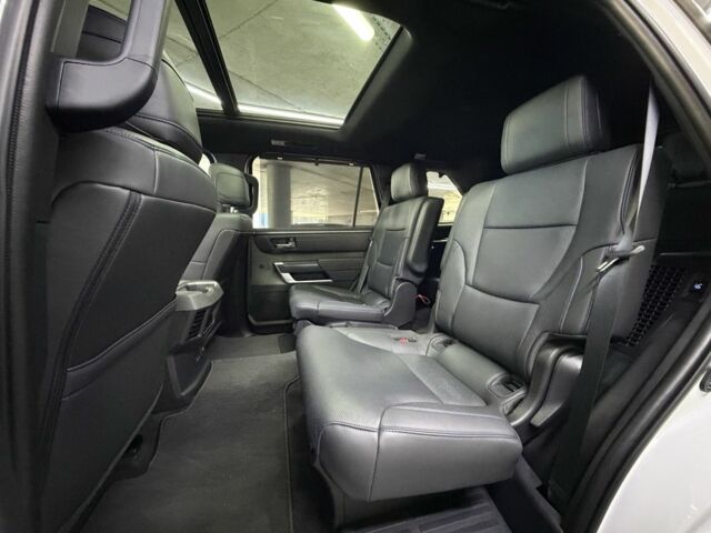 Белый Тойота Секвойя, объемом двигателя 3.5 л и пробегом 16 тыс. км за 113000 $, фото 17 на Automoto.ua