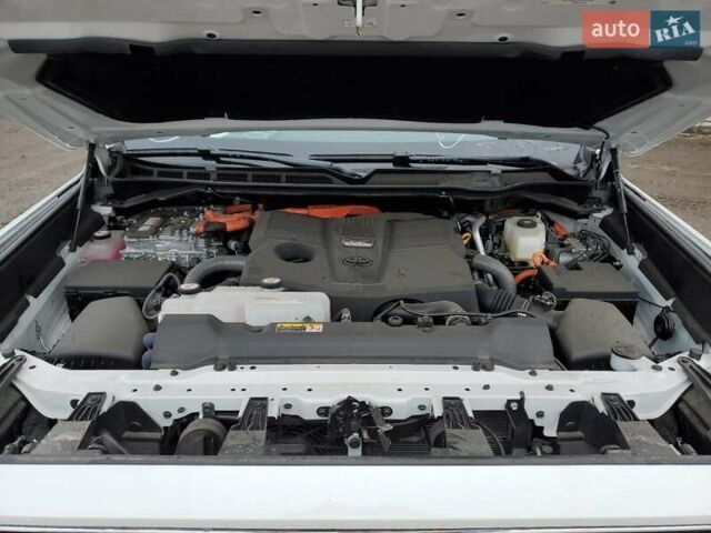 Белый Тойота Секвойя, объемом двигателя 3.4 л и пробегом 5 тыс. км за 96000 $, фото 11 на Automoto.ua