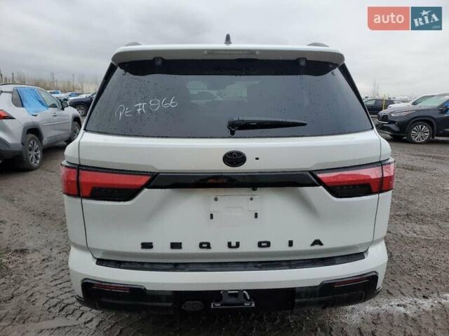 Белый Тойота Секвойя, объемом двигателя 3.4 л и пробегом 5 тыс. км за 96000 $, фото 5 на Automoto.ua