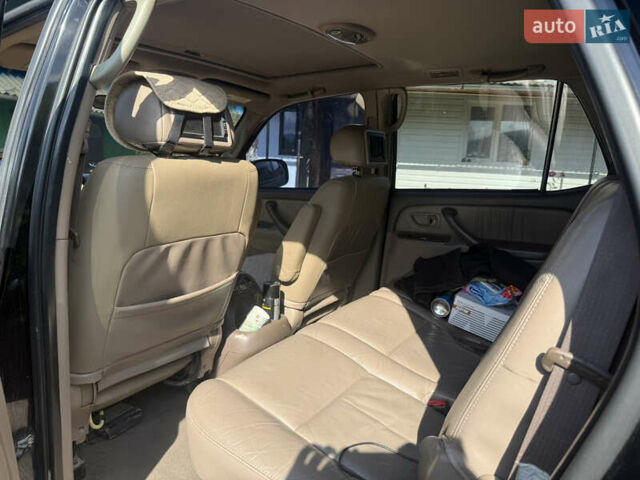 Черный Тойота Секвойя, объемом двигателя 4.7 л и пробегом 290 тыс. км за 15000 $, фото 4 на Automoto.ua
