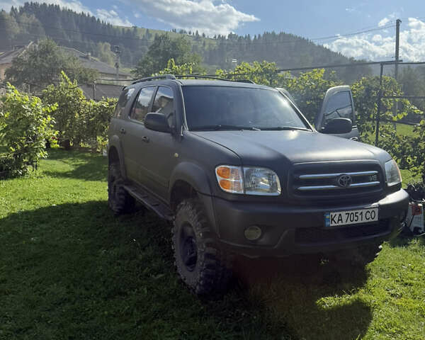 Черный Тойота Секвойя, объемом двигателя 4.7 л и пробегом 290 тыс. км за 15000 $, фото 6 на Automoto.ua