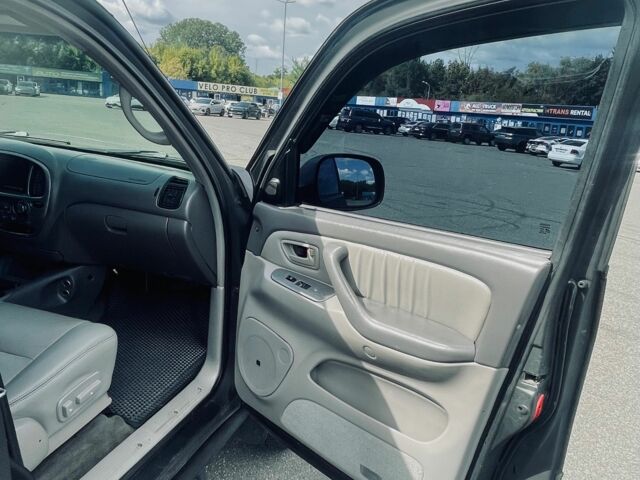 Черный Тойота Секвойя, объемом двигателя 4.7 л и пробегом 486 тыс. км за 10952 $, фото 8 на Automoto.ua