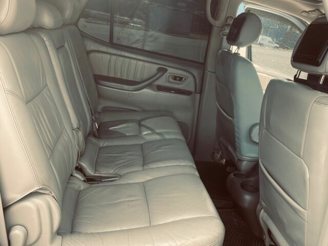 Черный Тойота Секвойя, объемом двигателя 4.7 л и пробегом 486 тыс. км за 10952 $, фото 9 на Automoto.ua