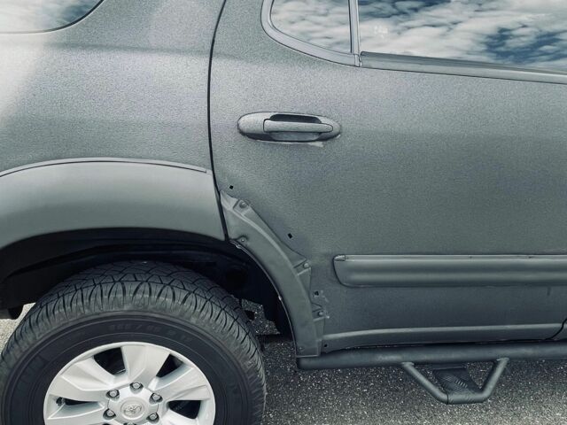 Черный Тойота Секвойя, объемом двигателя 4.7 л и пробегом 486 тыс. км за 10952 $, фото 6 на Automoto.ua