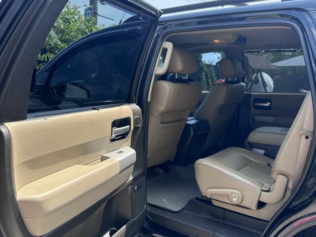 Черный Тойота Секвойя, объемом двигателя 5.7 л и пробегом 200 тыс. км за 22500 $, фото 11 на Automoto.ua