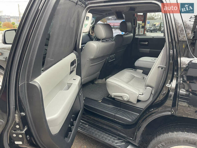 Черный Тойота Секвойя, объемом двигателя 5.7 л и пробегом 228 тыс. км за 24000 $, фото 7 на Automoto.ua