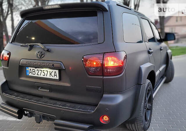 Черный Тойота Секвойя, объемом двигателя 5.6 л и пробегом 250 тыс. км за 32999 $, фото 28 на Automoto.ua