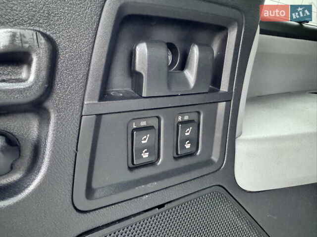 Черный Тойота Секвойя, объемом двигателя 5.66 л и пробегом 241 тыс. км за 23000 $, фото 53 на Automoto.ua