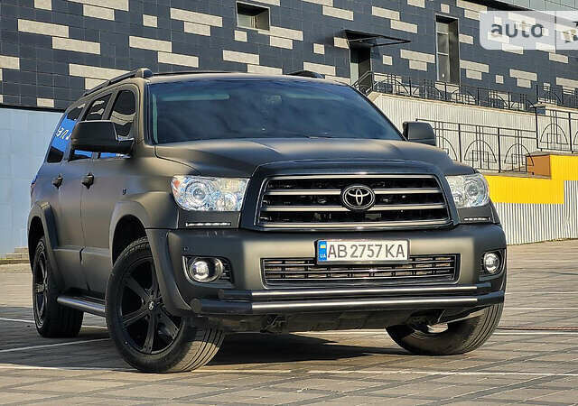 Черный Тойота Секвойя, объемом двигателя 5.6 л и пробегом 250 тыс. км за 32999 $, фото 8 на Automoto.ua