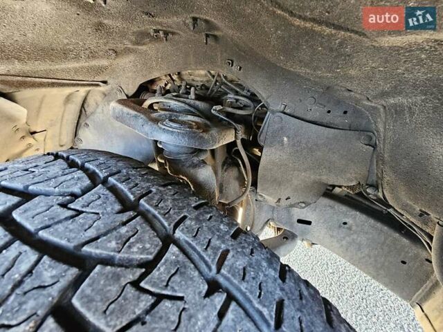 Чорний Тойота Секвойя, об'ємом двигуна 5.66 л та пробігом 310 тис. км за 21500 $, фото 16 на Automoto.ua