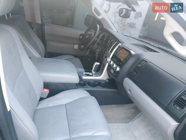 Чорний Тойота Секвойя, об'ємом двигуна 5.66 л та пробігом 280 тис. км за 17500 $, фото 10 на Automoto.ua