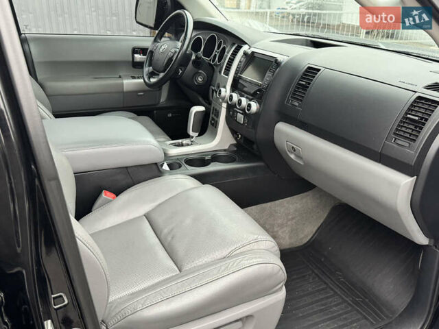 Черный Тойота Секвойя, объемом двигателя 5.66 л и пробегом 241 тыс. км за 23000 $, фото 26 на Automoto.ua