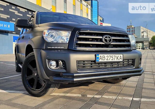 Черный Тойота Секвойя, объемом двигателя 5.6 л и пробегом 250 тыс. км за 32999 $, фото 4 на Automoto.ua