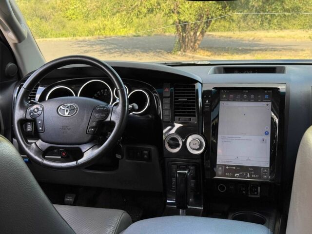 Черный Тойота Секвойя, объемом двигателя 5.7 л и пробегом 182 тыс. км за 17500 $, фото 18 на Automoto.ua