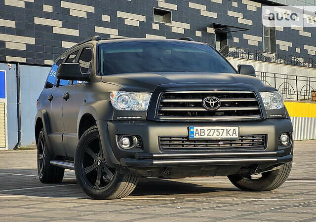 Черный Тойота Секвойя, объемом двигателя 5.6 л и пробегом 250 тыс. км за 32999 $, фото 1 на Automoto.ua
