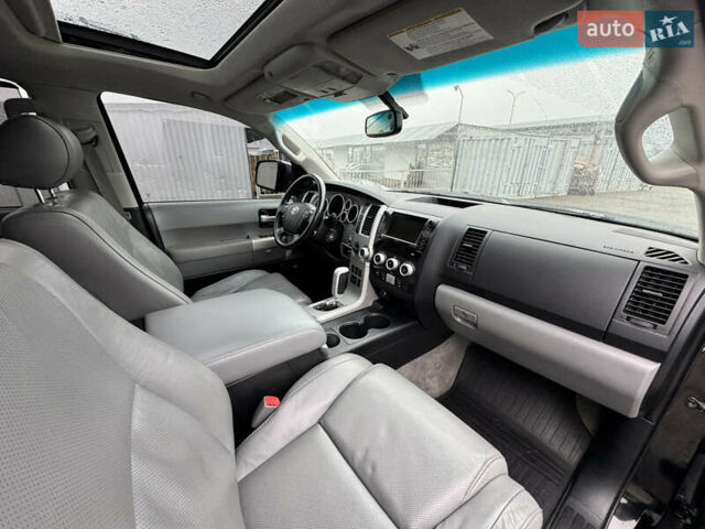 Черный Тойота Секвойя, объемом двигателя 5.66 л и пробегом 241 тыс. км за 23000 $, фото 27 на Automoto.ua