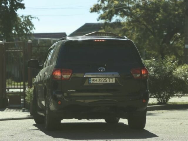 Черный Тойота Секвойя, объемом двигателя 5.7 л и пробегом 203 тыс. км за 30000 $, фото 2 на Automoto.ua