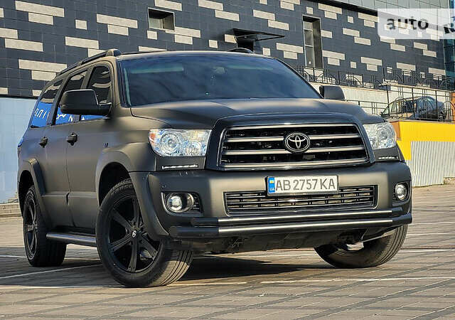 Черный Тойота Секвойя, объемом двигателя 5.6 л и пробегом 250 тыс. км за 32999 $, фото 2 на Automoto.ua