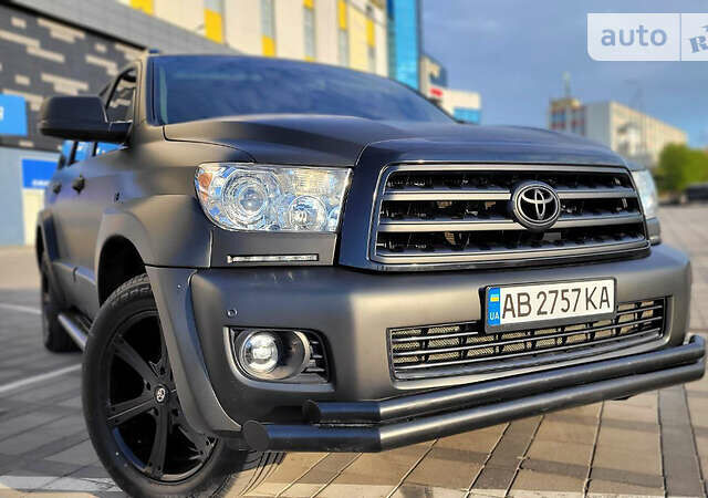 Черный Тойота Секвойя, объемом двигателя 5.6 л и пробегом 250 тыс. км за 32999 $, фото 7 на Automoto.ua