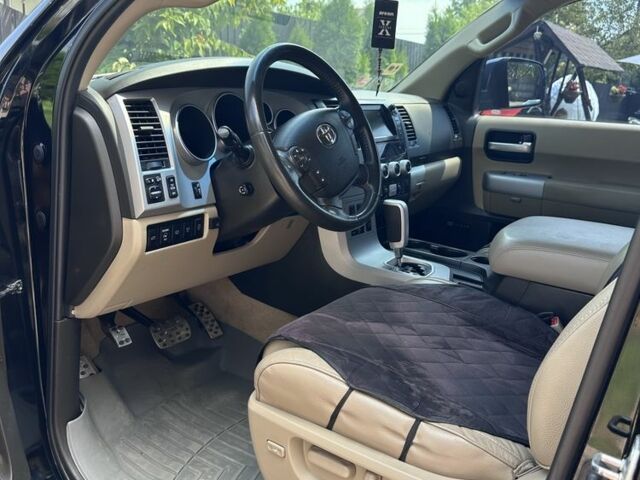 Черный Тойота Секвойя, объемом двигателя 5.7 л и пробегом 200 тыс. км за 22500 $, фото 10 на Automoto.ua