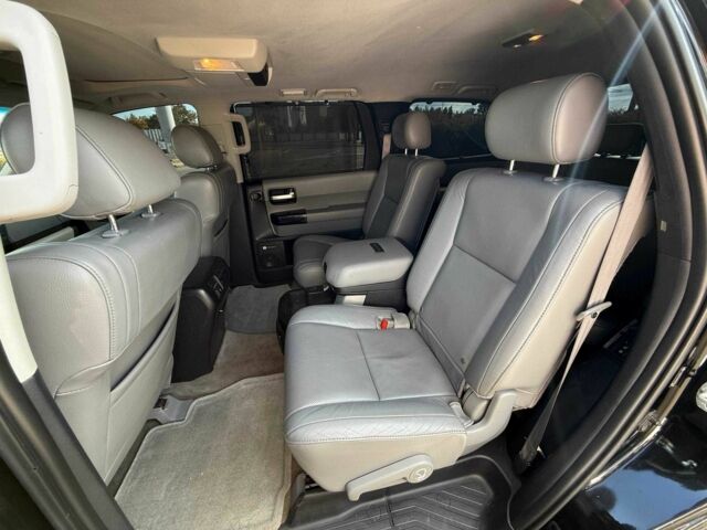 Черный Тойота Секвойя, объемом двигателя 5.7 л и пробегом 182 тыс. км за 17500 $, фото 16 на Automoto.ua