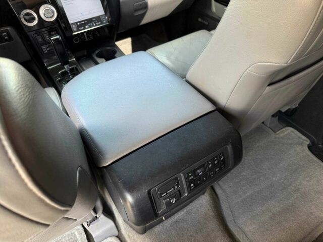 Черный Тойота Секвойя, объемом двигателя 5.7 л и пробегом 182 тыс. км за 17500 $, фото 20 на Automoto.ua