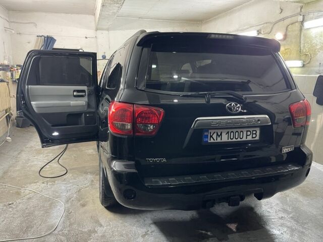 Черный Тойота Секвойя, объемом двигателя 5.7 л и пробегом 328 тыс. км за 23700 $, фото 1 на Automoto.ua