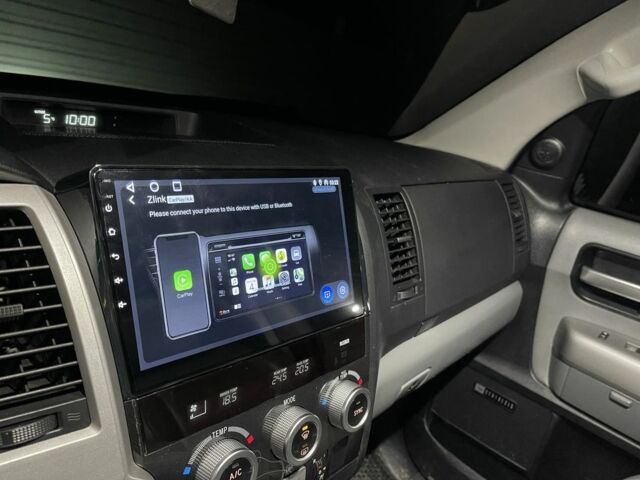 Черный Тойота Секвойя, объемом двигателя 5.7 л и пробегом 328 тыс. км за 23700 $, фото 5 на Automoto.ua