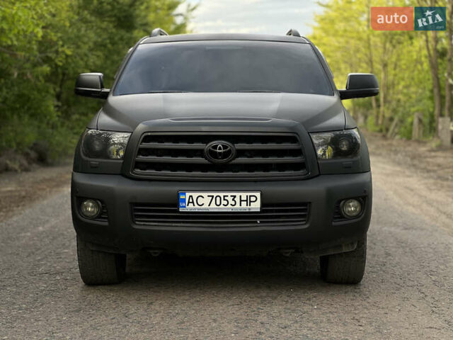 Черный Тойота Секвойя, объемом двигателя 5.7 л и пробегом 335 тыс. км за 17000 $, фото 2 на Automoto.ua