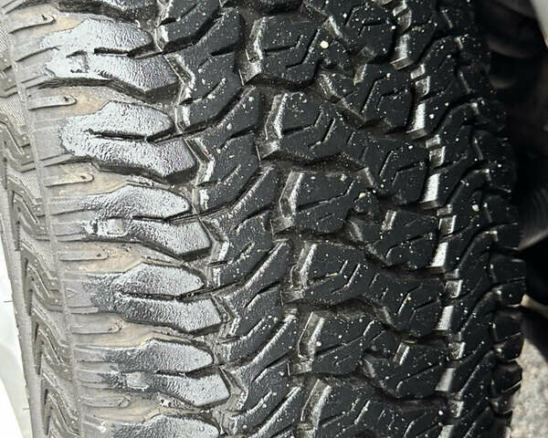 Черный Тойота Секвойя, объемом двигателя 5.66 л и пробегом 241 тыс. км за 23000 $, фото 18 на Automoto.ua