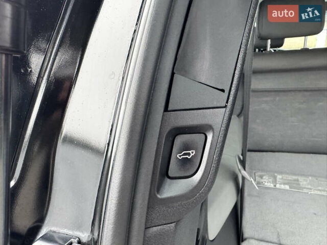 Черный Тойота Секвойя, объемом двигателя 5.66 л и пробегом 241 тыс. км за 23000 $, фото 52 на Automoto.ua