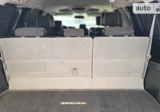 Черный Тойота Секвойя, объемом двигателя 5.6 л и пробегом 250 тыс. км за 32999 $, фото 67 на Automoto.ua