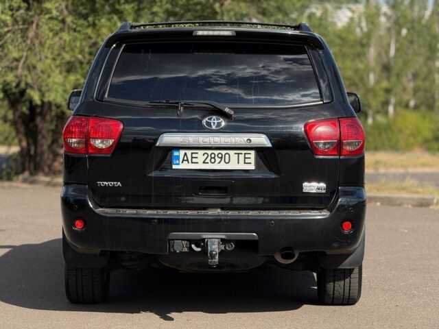 Черный Тойота Секвойя, объемом двигателя 5.7 л и пробегом 182 тыс. км за 17500 $, фото 11 на Automoto.ua