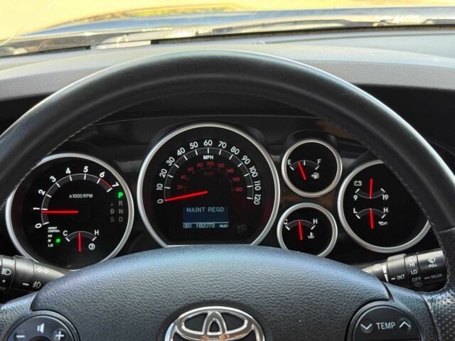 Черный Тойота Секвойя, объемом двигателя 5.7 л и пробегом 182 тыс. км за 17500 $, фото 21 на Automoto.ua