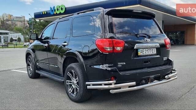 Черный Тойота Секвойя, объемом двигателя 5.7 л и пробегом 263 тыс. км за 22999 $, фото 3 на Automoto.ua