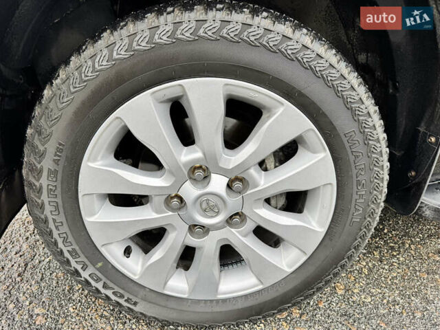 Черный Тойота Секвойя, объемом двигателя 5.66 л и пробегом 241 тыс. км за 23000 $, фото 46 на Automoto.ua