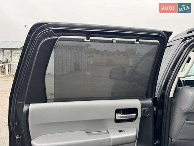 Черный Тойота Секвойя, объемом двигателя 5.66 л и пробегом 241 тыс. км за 23000 $, фото 48 на Automoto.ua