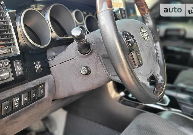 Черный Тойота Секвойя, объемом двигателя 5.6 л и пробегом 250 тыс. км за 32999 $, фото 63 на Automoto.ua