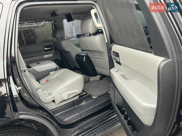 Черный Тойота Секвойя, объемом двигателя 5.7 л и пробегом 228 тыс. км за 24000 $, фото 5 на Automoto.ua