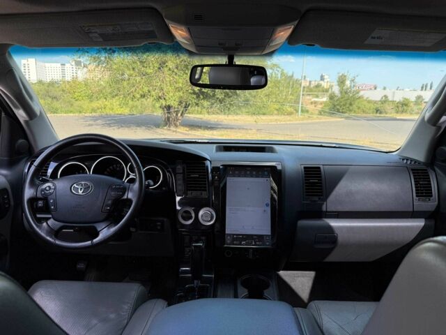 Черный Тойота Секвойя, объемом двигателя 5.7 л и пробегом 182 тыс. км за 17500 $, фото 17 на Automoto.ua