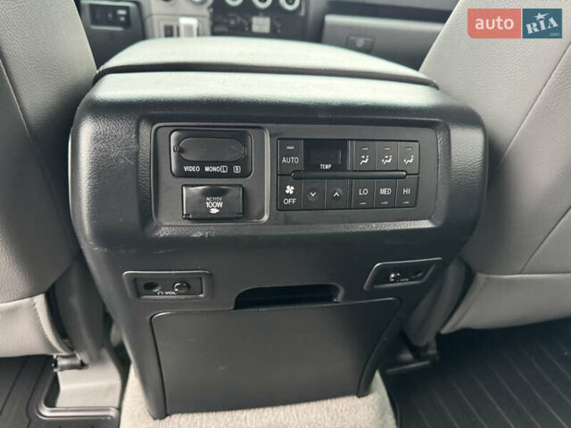 Черный Тойота Секвойя, объемом двигателя 5.66 л и пробегом 241 тыс. км за 23000 $, фото 42 на Automoto.ua