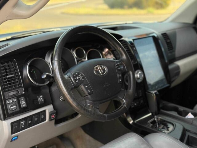 Черный Тойота Секвойя, объемом двигателя 5.7 л и пробегом 182 тыс. км за 17500 $, фото 15 на Automoto.ua