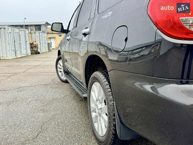 Черный Тойота Секвойя, объемом двигателя 5.66 л и пробегом 241 тыс. км за 23000 $, фото 3 на Automoto.ua