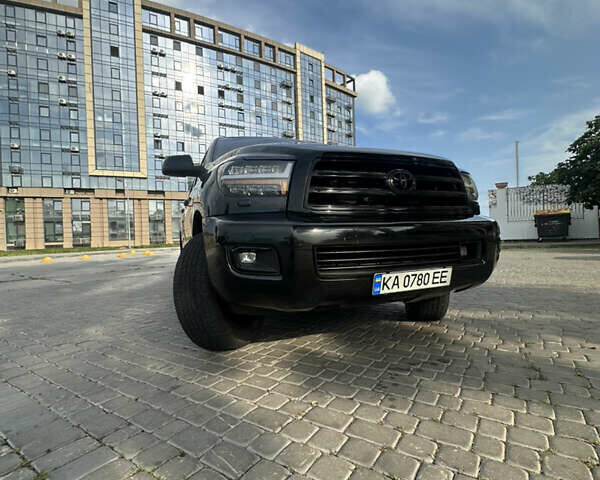 Черный Тойота Секвойя, объемом двигателя 5.7 л и пробегом 211 тыс. км за 22500 $, фото 5 на Automoto.ua