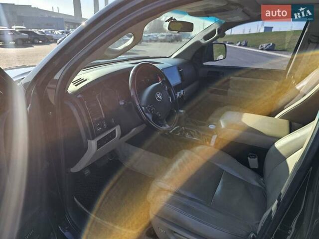 Чорний Тойота Секвойя, об'ємом двигуна 5.66 л та пробігом 310 тис. км за 21500 $, фото 9 на Automoto.ua