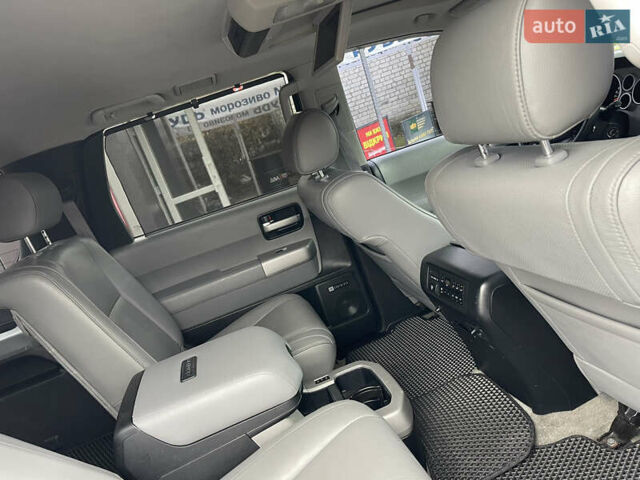 Чорний Тойота Секвойя, об'ємом двигуна 5.7 л та пробігом 308 тис. км за 20500 $, фото 1 на Automoto.ua