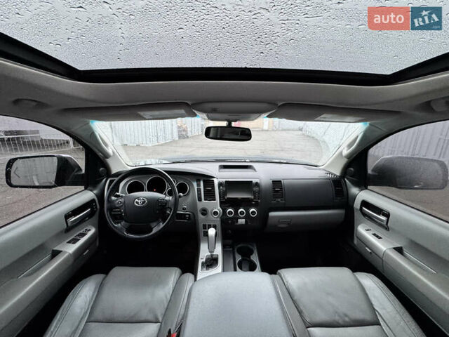 Черный Тойота Секвойя, объемом двигателя 5.66 л и пробегом 241 тыс. км за 23000 $, фото 25 на Automoto.ua