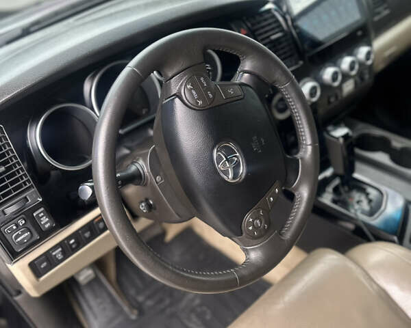 Черный Тойота Секвойя, объемом двигателя 5.7 л и пробегом 211 тыс. км за 22500 $, фото 35 на Automoto.ua