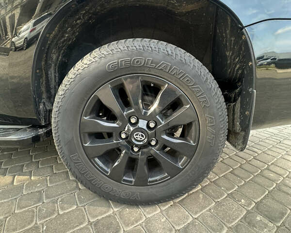 Черный Тойота Секвойя, объемом двигателя 5.7 л и пробегом 211 тыс. км за 22500 $, фото 13 на Automoto.ua