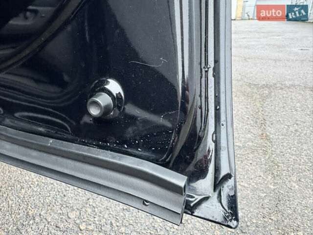 Черный Тойота Секвойя, объемом двигателя 5.66 л и пробегом 241 тыс. км за 23000 $, фото 22 на Automoto.ua